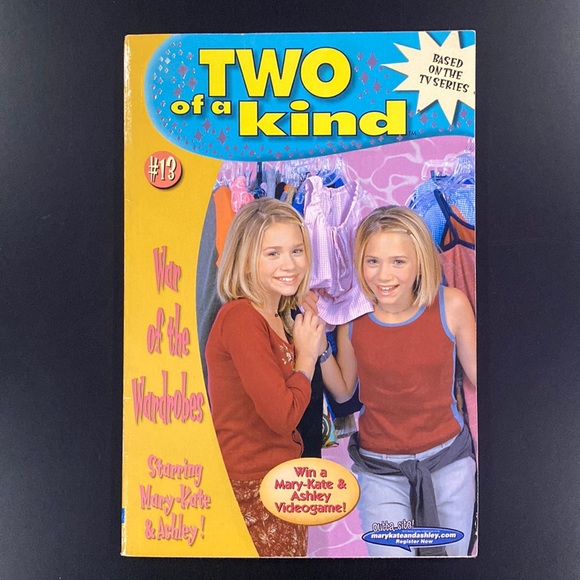 Two of a Kind #13: War of the Wardrobes by Megan Stine - Paperback Novel - Picture 1 of 4